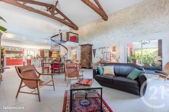 Maison 8 pièces 256 m²