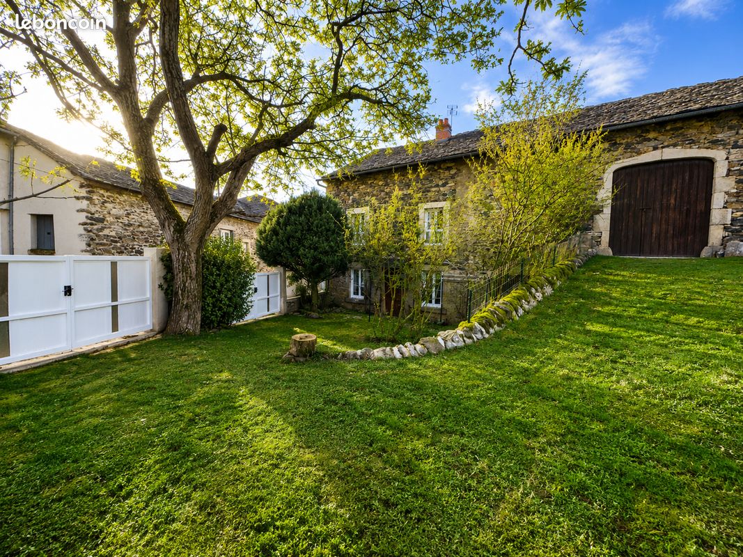 Maison 7 pièces 134 m² · à Saint-Hostien · 134 m² · 185 000 €