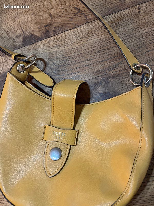 Sac à main Guess neuf en cuir souple bandoulière Accessoires