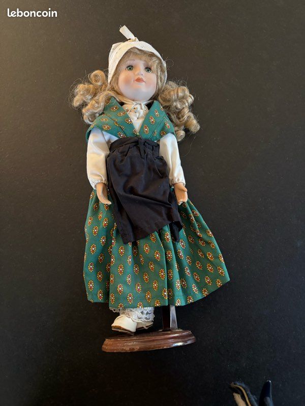 Poupée de collection (image 1)