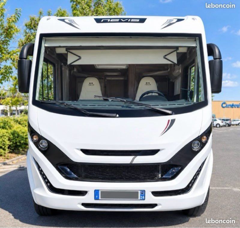 Camping-car intégral MC LOUIS NEVIS 879 G 2L2 180 cv - Lit central - 5 places carte grise - 5 places couchage (image 2)