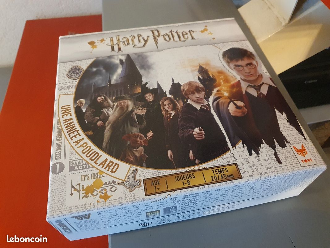 Jeu de société "Harry Potter Une année à Poudlard" (image 1)