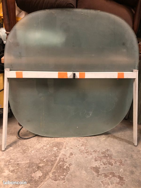 Table en verre (image 1)