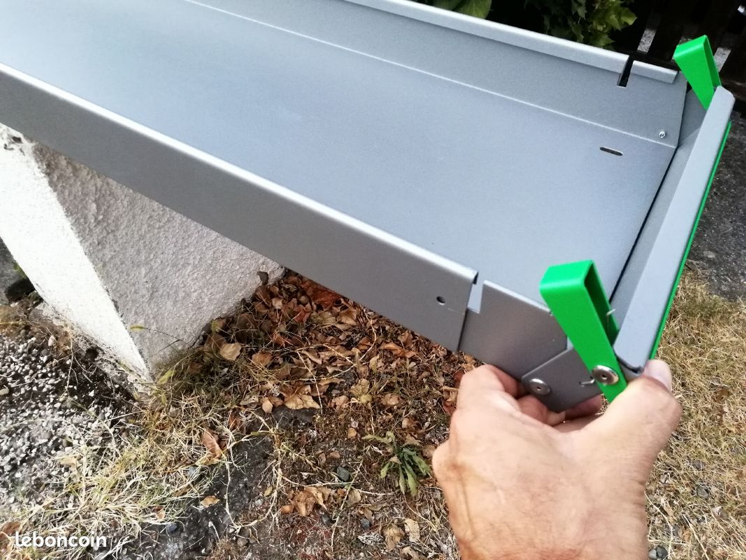 Étagère porte goulottes pour aménagement fourgon d'électricien (image 5)