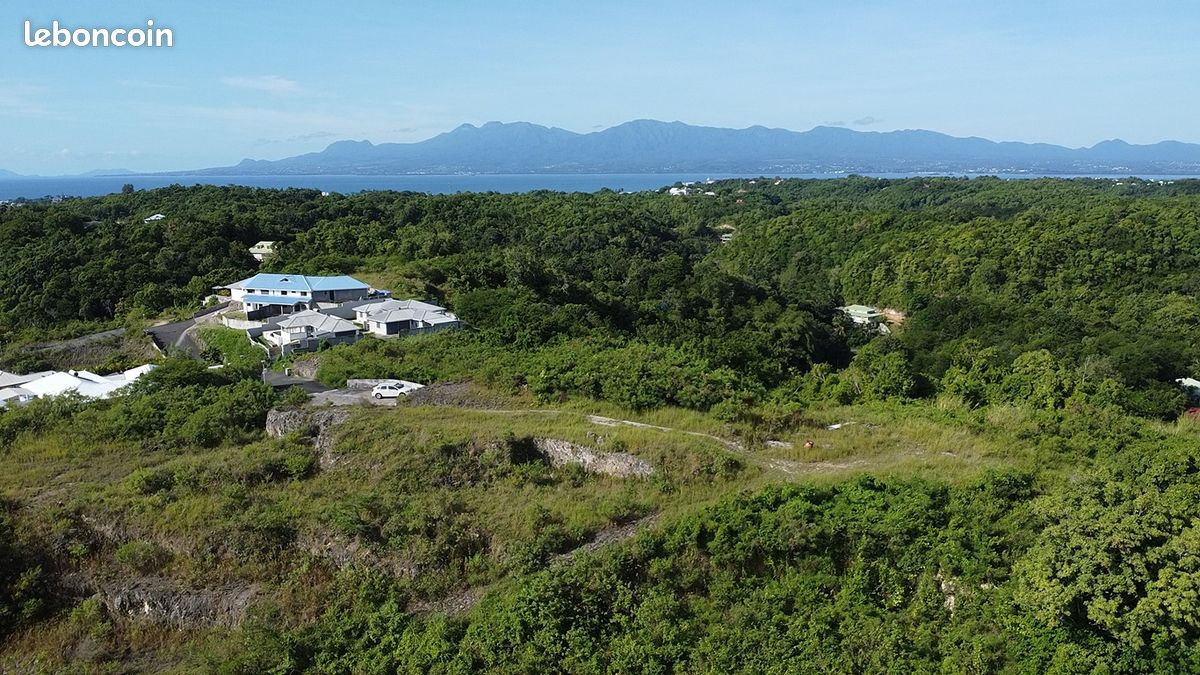 Magnifique terrain avec vue mer panoramique – Dernier lot disponible / déjà viabilisé et terrassé · à Le Gosier · 450 000 €