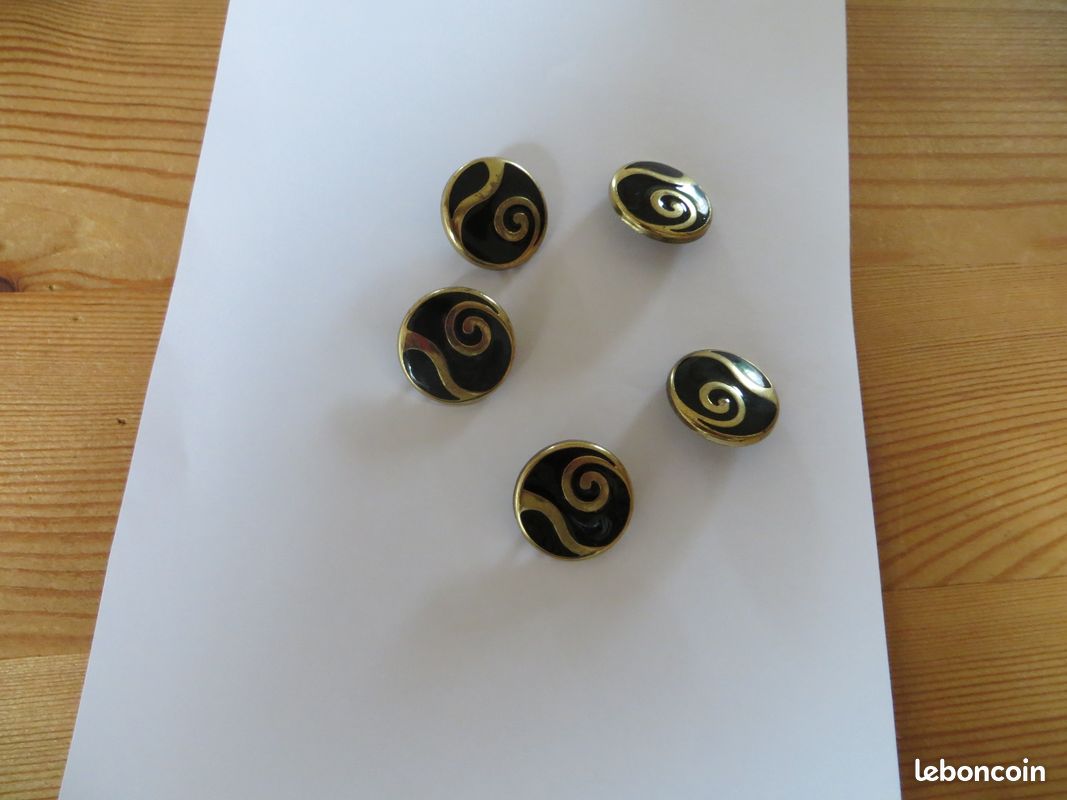 Lot 5 boutons légers (image 3)