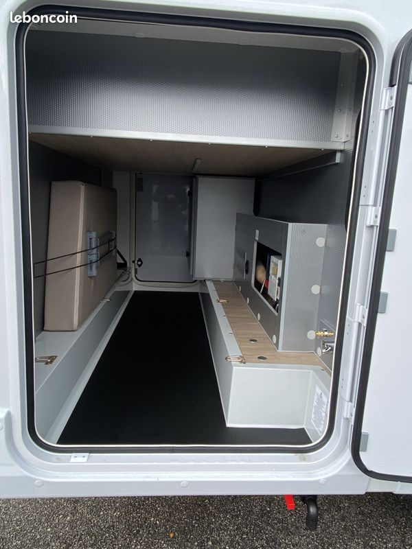 Profilé Compact RAPIDO C50 –140 CV- Boite Auto. - 6.59 m sur 2.17 de large, 2.75 de haut – SKYDOME en verre - Lits central – Douche vario - Truma D6 EH (gasoil/220V). Remise exceptionnelle de 4 935 (image 9)