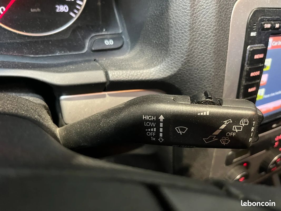 VOLKSWAGEN Scirocco 1.4 TSI 160ch Sportline - 2009 - DYNAUDIO - Projecteur Bi-Xenon (image 22)