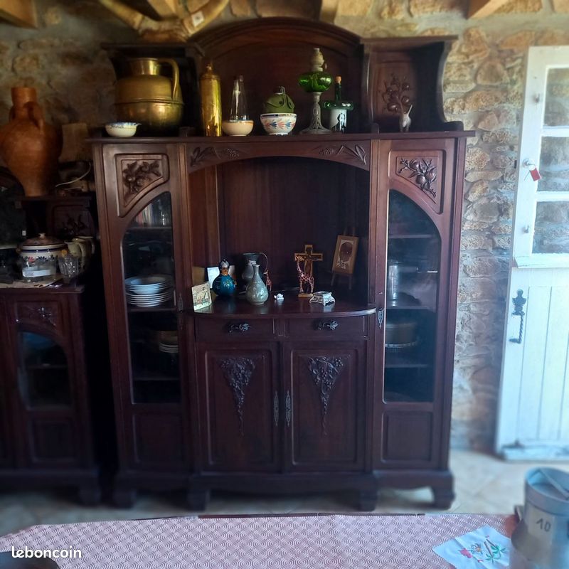 Buffet sculpté en bois exotique (image 3)