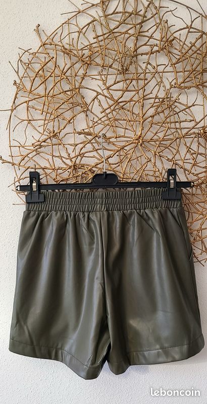 Short en similicuir kaki ou noir – Neuf avec étiquette - Plusieurs tailles disponibles (image 4)