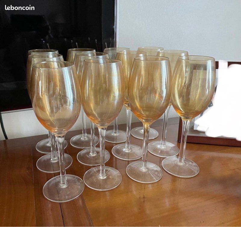 Lot de 12 verres à pieds irisés (image 1)
