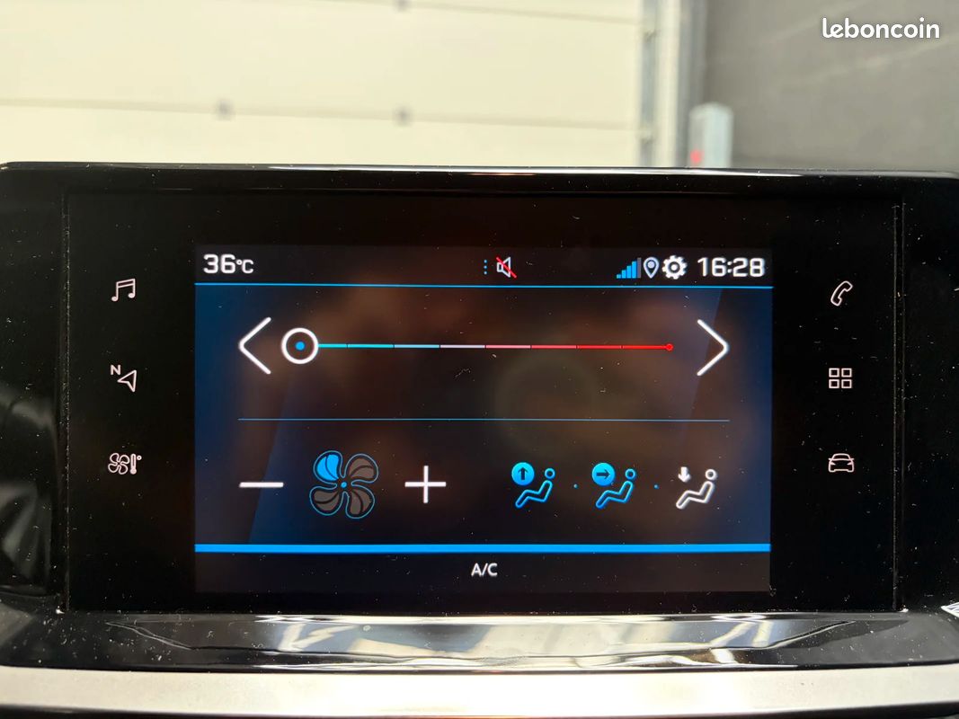 Peugeot 208 1.2 75i STYLE / DISTRIBUTION OK / ENTRETIEN PEUGEOT / BATTERIE NEUVE (image 24)