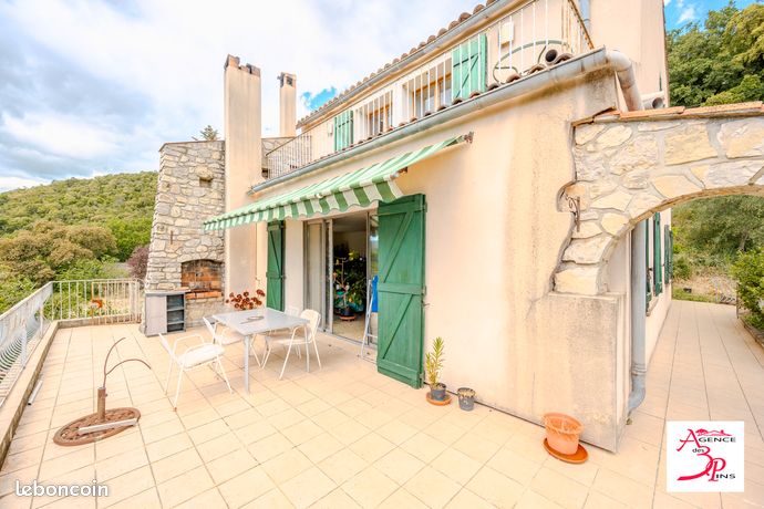Maison 8 pièces 213 m²
