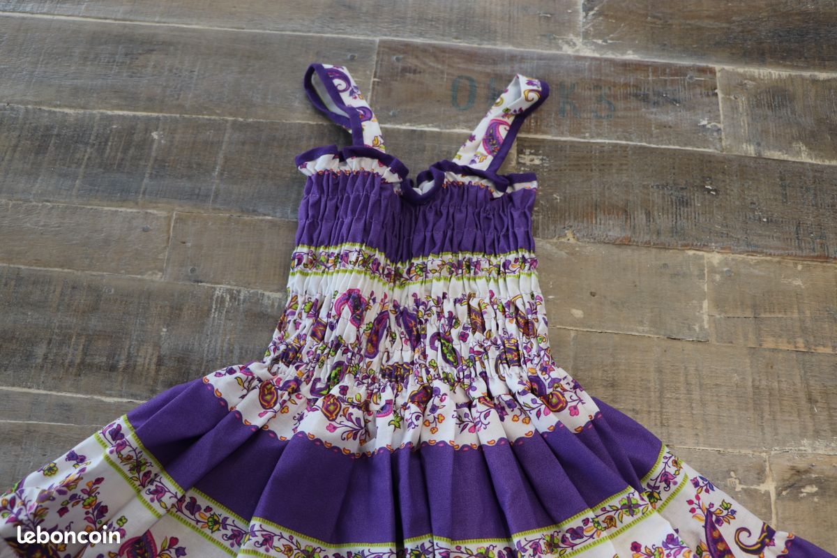 Robe provençale violette et blanche Vêtements