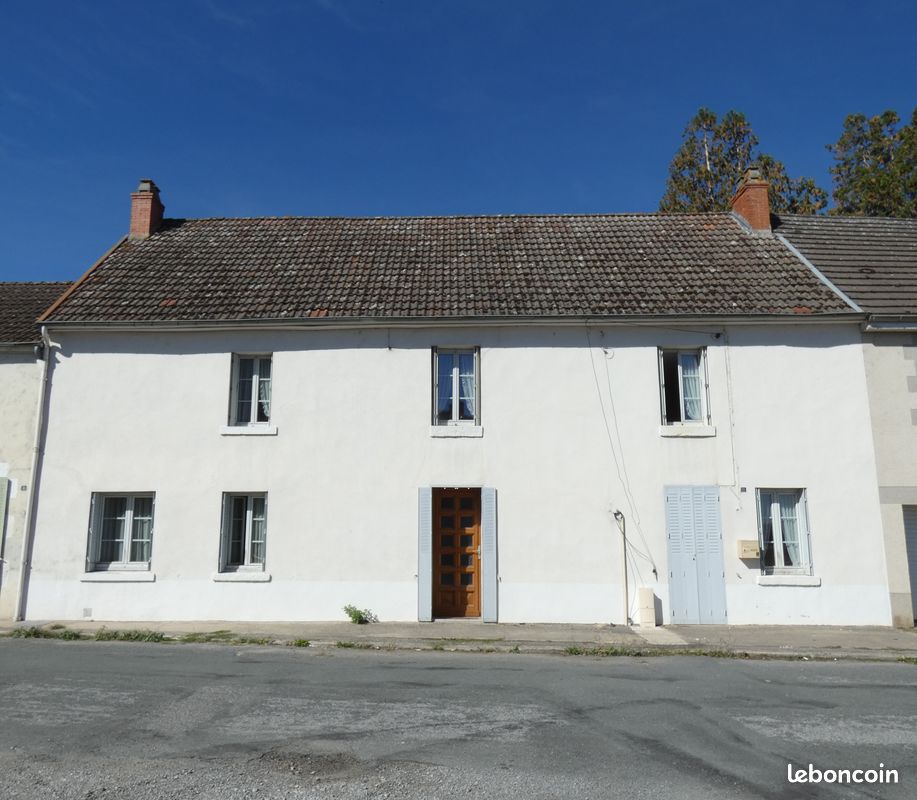 Maison 7 pièces 205 m² · à Jarnages · 205 m² · 139 000 €