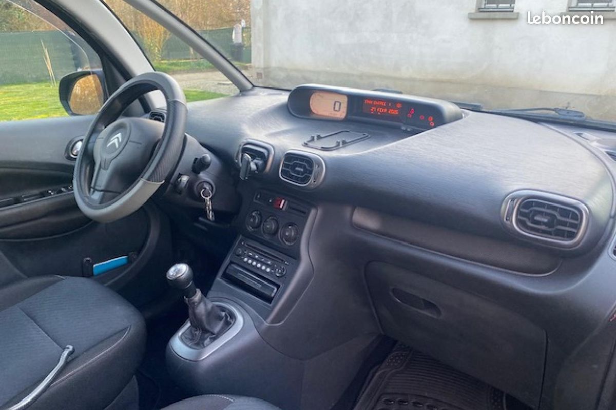CITROEN C3 PICASSO 1.6 HDi FAP - 90 Confort PHASE 2 (image 8)