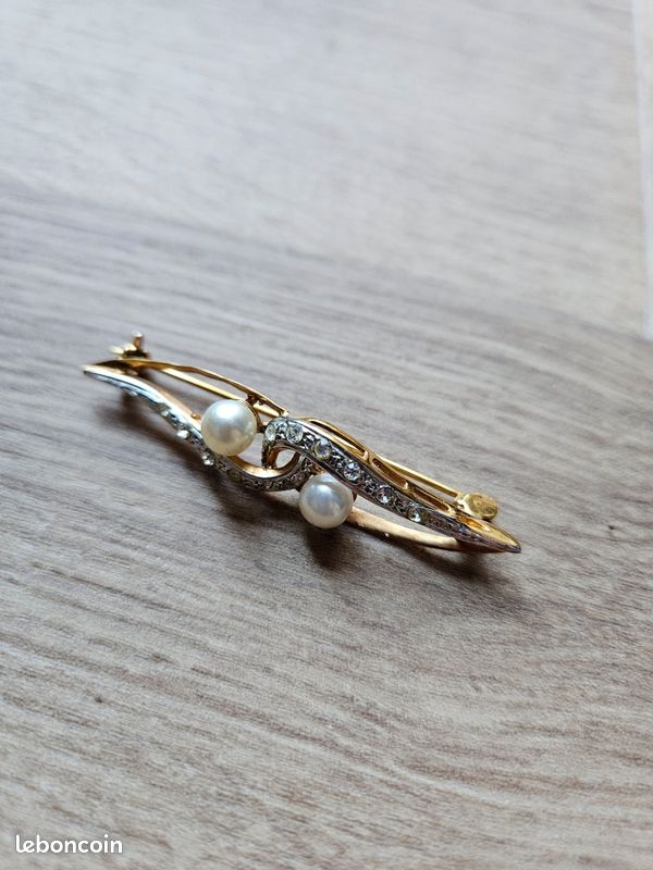 broche ancienne ajourée couleur or cristaux diamant émeraude bijou vintage 2294