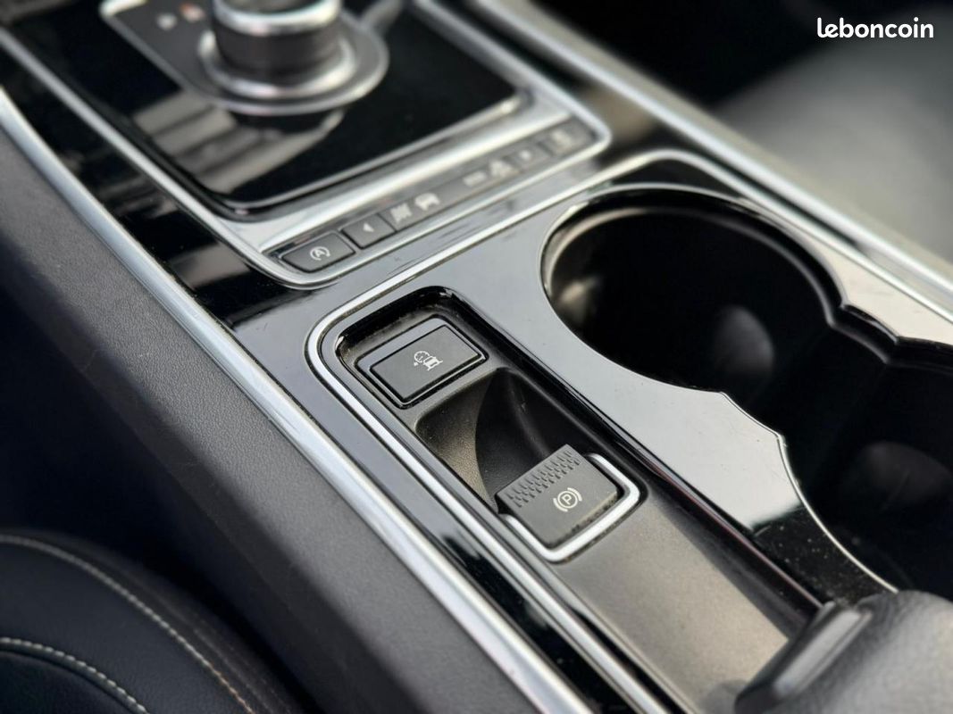 JAGUAR XE 2.0 D - 180 - BVA - AWD BERLINE R-Sport PHASE 1 (image 28)