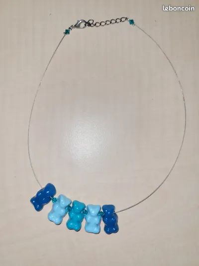 Idée cadeau Beau collier artisanal perles + oursons ton du bleu (image 2)
