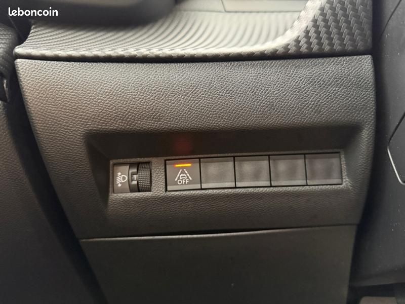Peugeot 2008 1.2 PureTech 130ch S&S Allure (image 21)