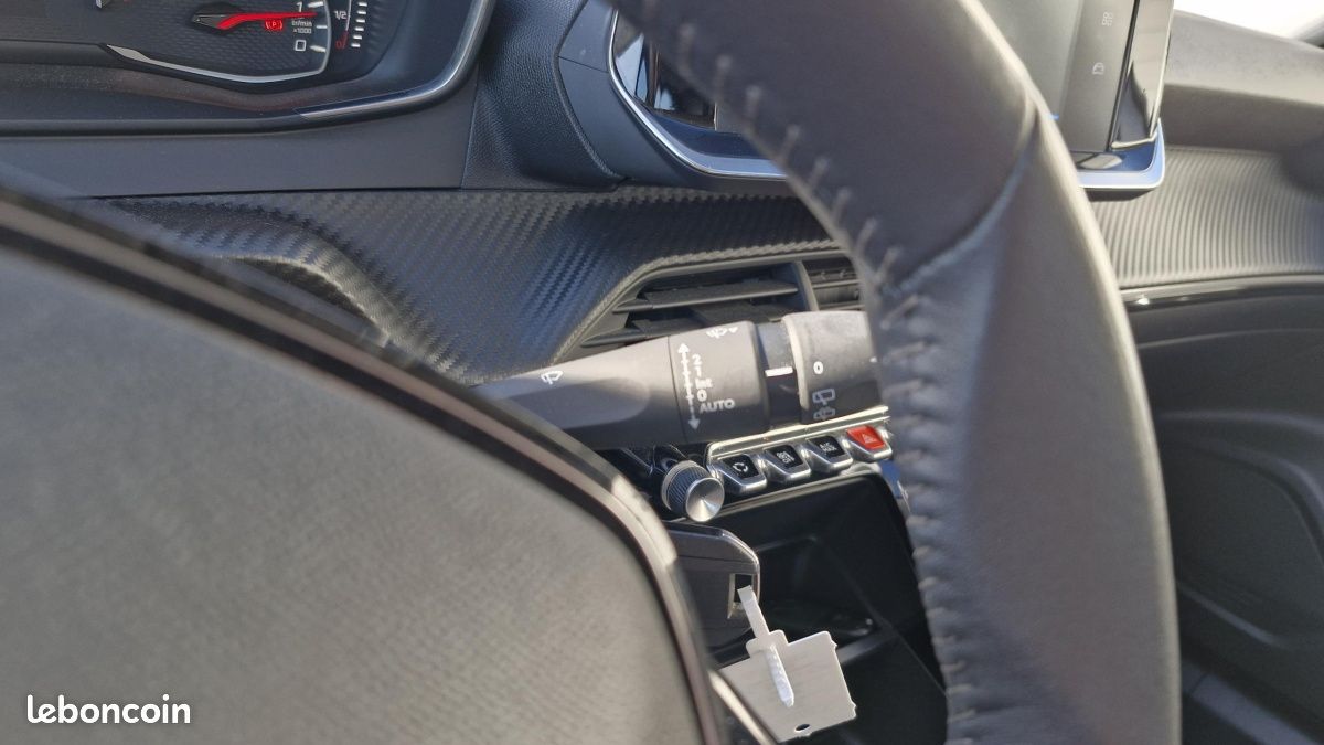 Peugeot 2008 PURETECH 100 ACTIVE PACK (image 13)
