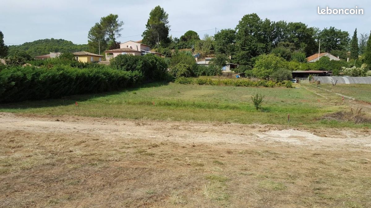 Terrain à bâtir de 568 m² à MARTILLAC (33) · 175 000 €