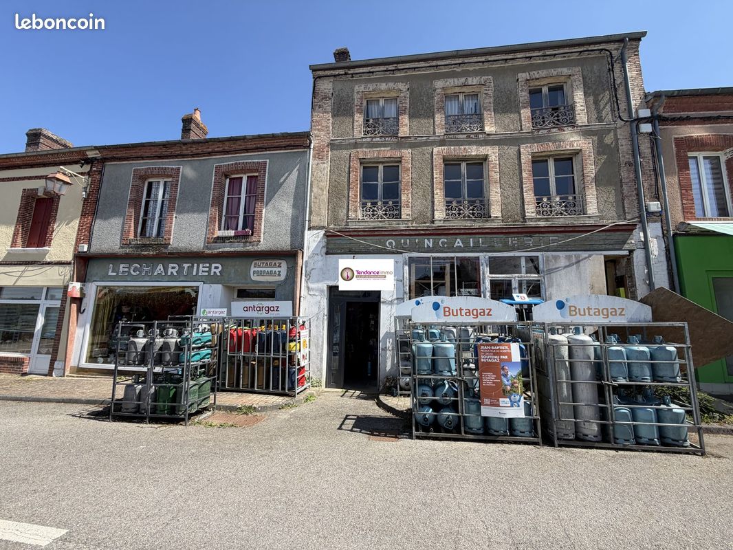 Immeuble 931 m² · à Courtomer · 931 m² · 52 999 €