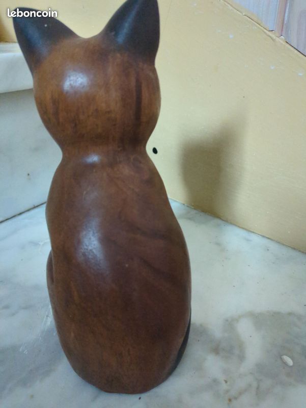 Statue de chat assis en bois sculpté artisanal (image 4)