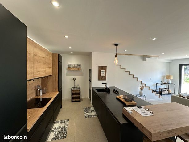 RENOVATION RECENTE- Grange rénovée de 125 m2, 3 chambres avec jardin, terrasse et garage