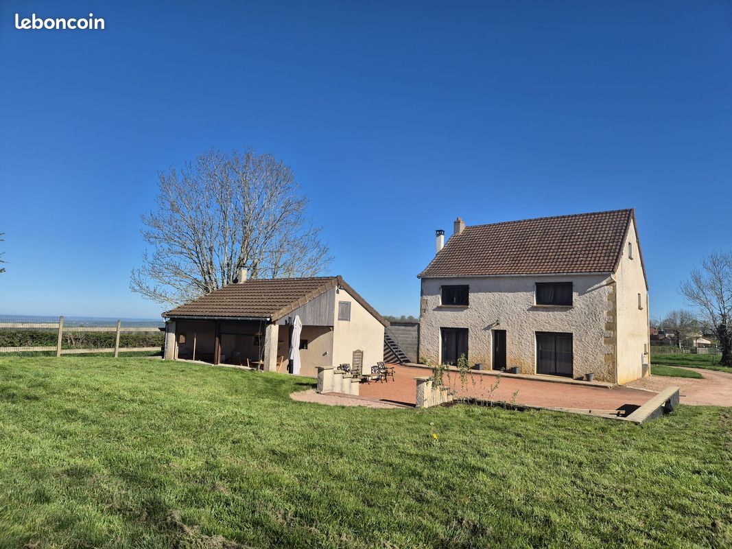 Maison 5 pièces 134 m² · à Saint-Christophe-en-Brionnais · 134 m² · 260 000 €
