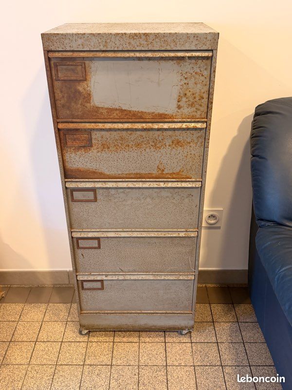 Ancien meuble à clapets métallique – 5 cases – Style industriel vintage (image 1)