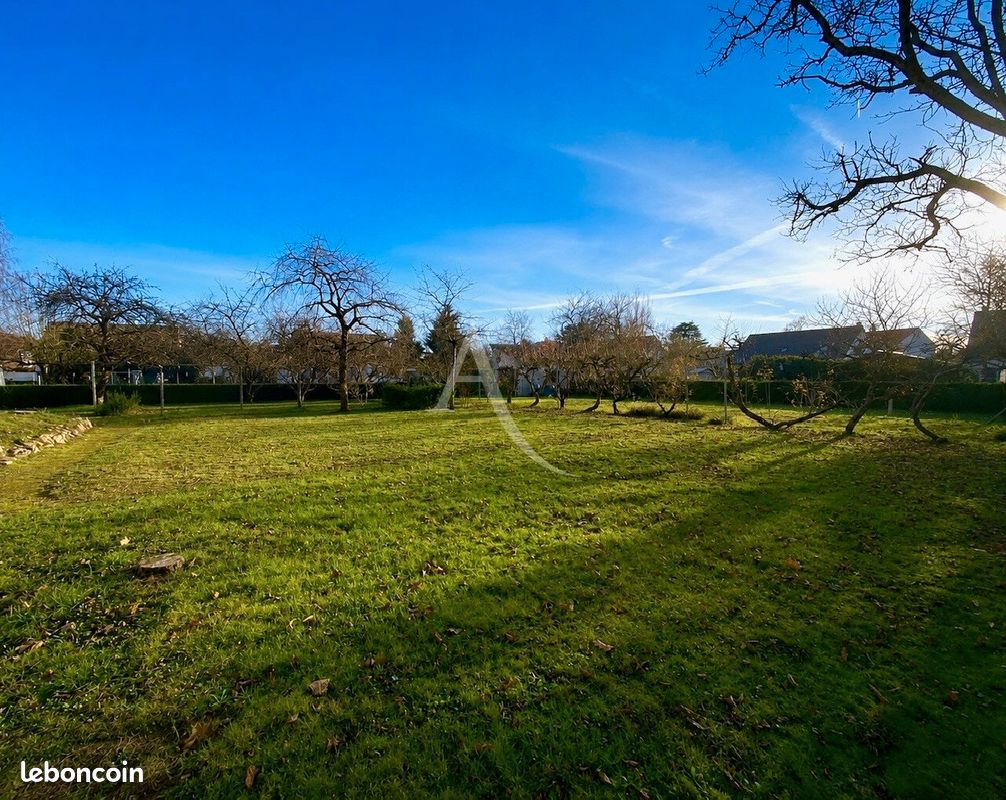 Terrain 1125 m² · à Sandillon · 1 125 m² · 140 700 €