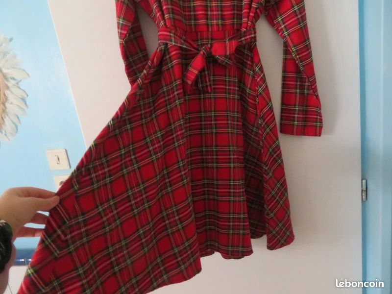 Robe LMV La Mode Est A Vous - Modèle Tartan Noir Taille 42 - Comme Neuve Sans étiquette