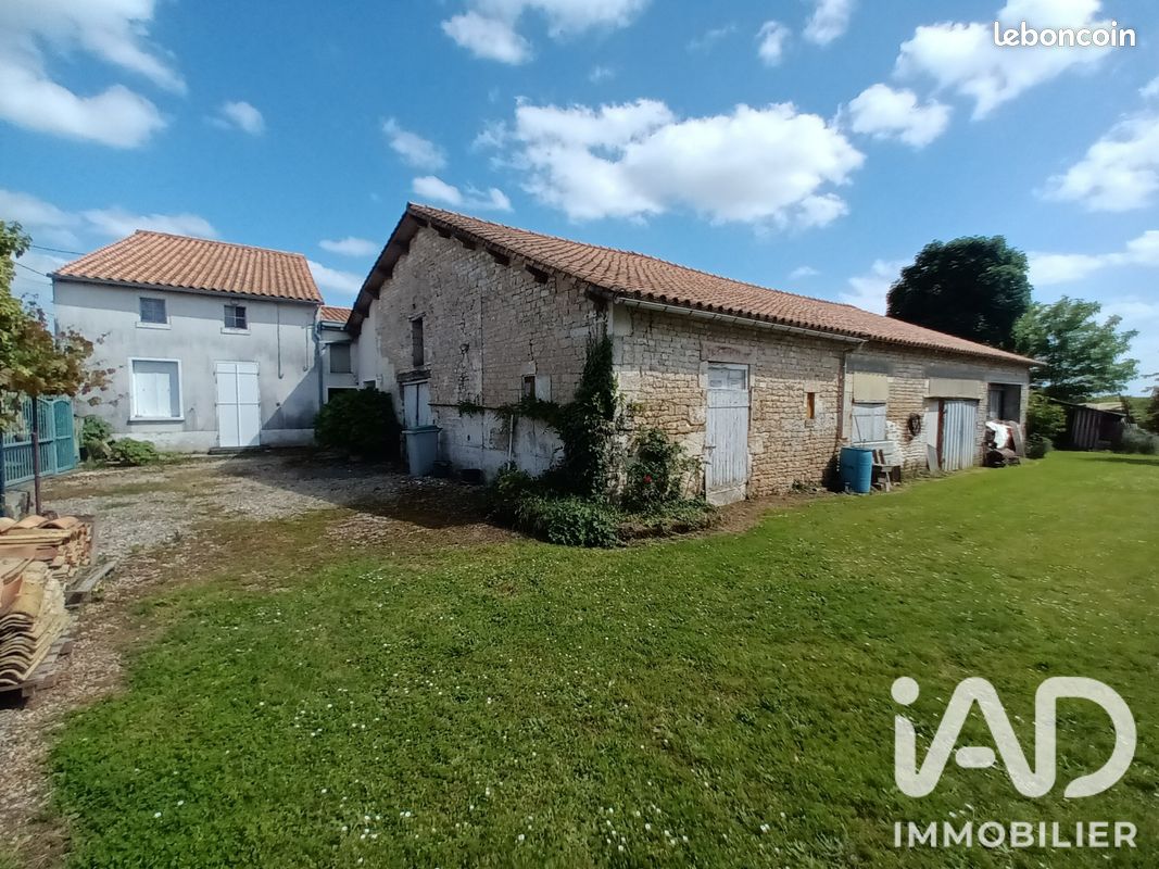 Immeuble 686 m² · à Lusseray · 686 m² · 312 000 €