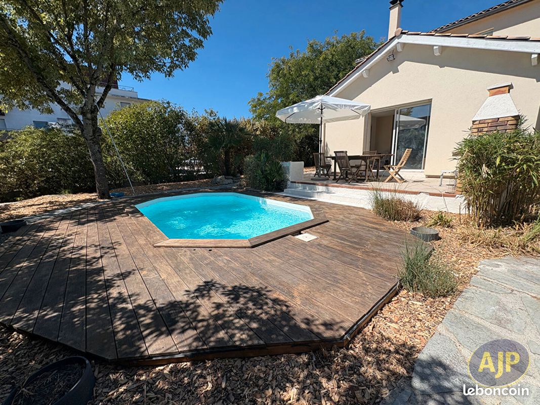 Maison 5 pièces 156 m² · à Blanquefort · 156 m² · 2 200 €/mois