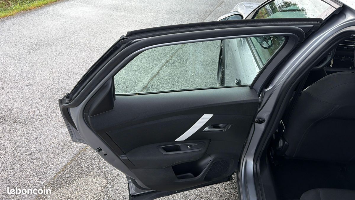 CITROEN C4 PureTech 130 S&S EAT8 Feel (image 29)