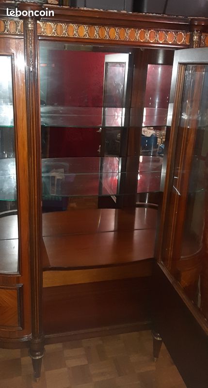 Extraordinaire vitrine en verre bombé à décors de bronze et de marqueterie de style Napoléon (image 3)