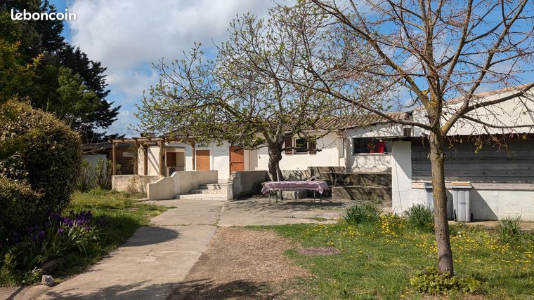 Charmante maison de 94m2 sur un terrain de 2800m2