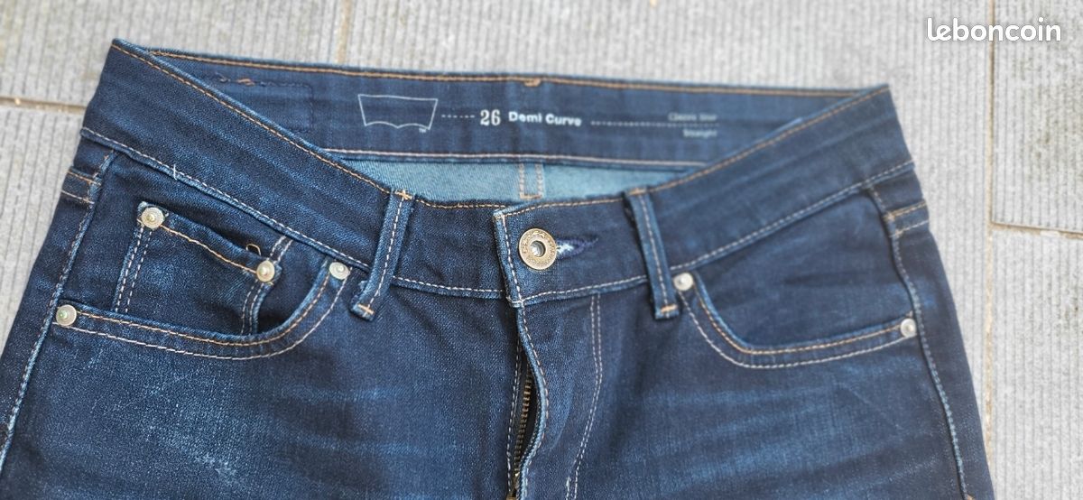 Jean Droit Femme LEVI'S - Taille W26/L36, Coupe Demi-curve - Excellent état, Peu Porté