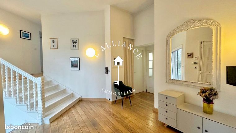 Villa 7 pièces 280 m²