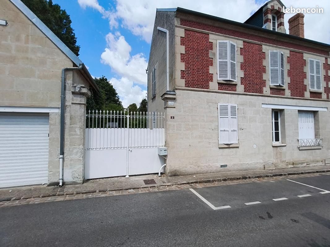 Maison 8 pièces 185 m² · à Vieux-Moulin · 185 m² · 579 000 €