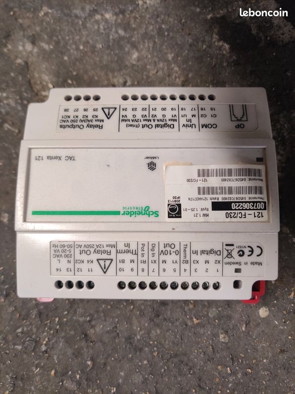 Schneider XENTA121FC230VC Régulateur pour ventilo-convecteur et pompe à chaleur (image 1)