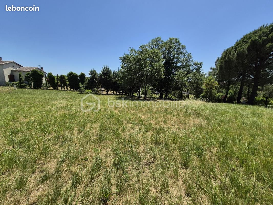 Terrain 1348 m² · à Saint-Étienne-de-Fontbellon · 99 000 €