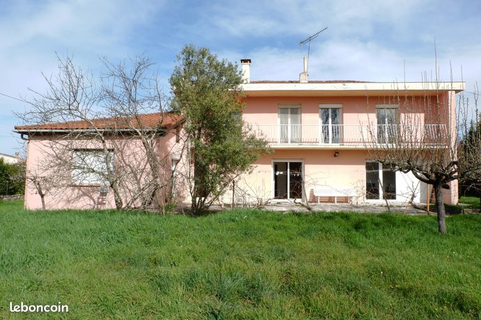 LAPEYROUSE-FOSSAT - Maison T6/7 de 203.52 m² sur parcelle de 814 m²