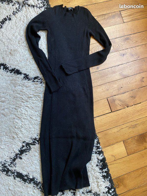 Robe Noire Uniqlo Taille M - Longueur Genou - Coupe A-Line - Occasion Bon état