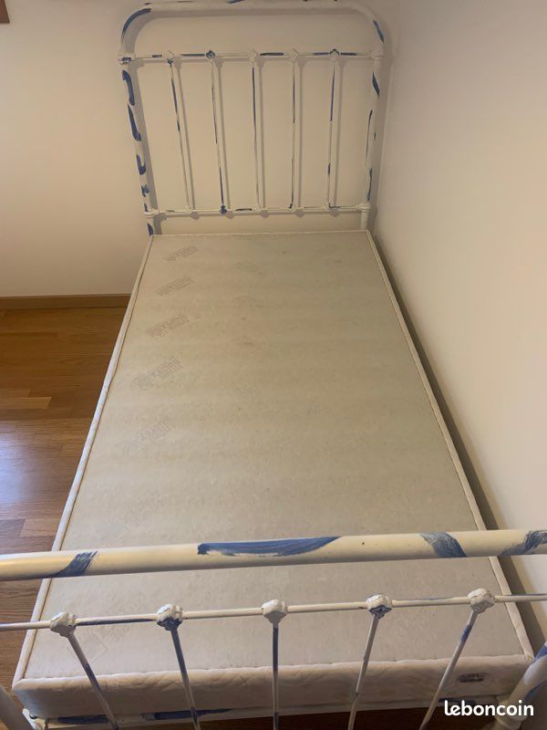 Lit 1 place avec matelas (image 1)