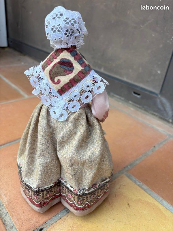 Grand Santon de Provence femme au Crochet Terre Cuite (image 2)