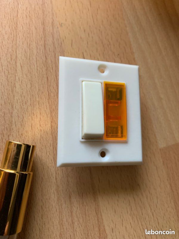 Rare Bouton poussoir Commande De Gache Mistral Legrand Neuf de stock Rare Bouton poussoir Commande De Gache Mistral Legrand Neuf de stock