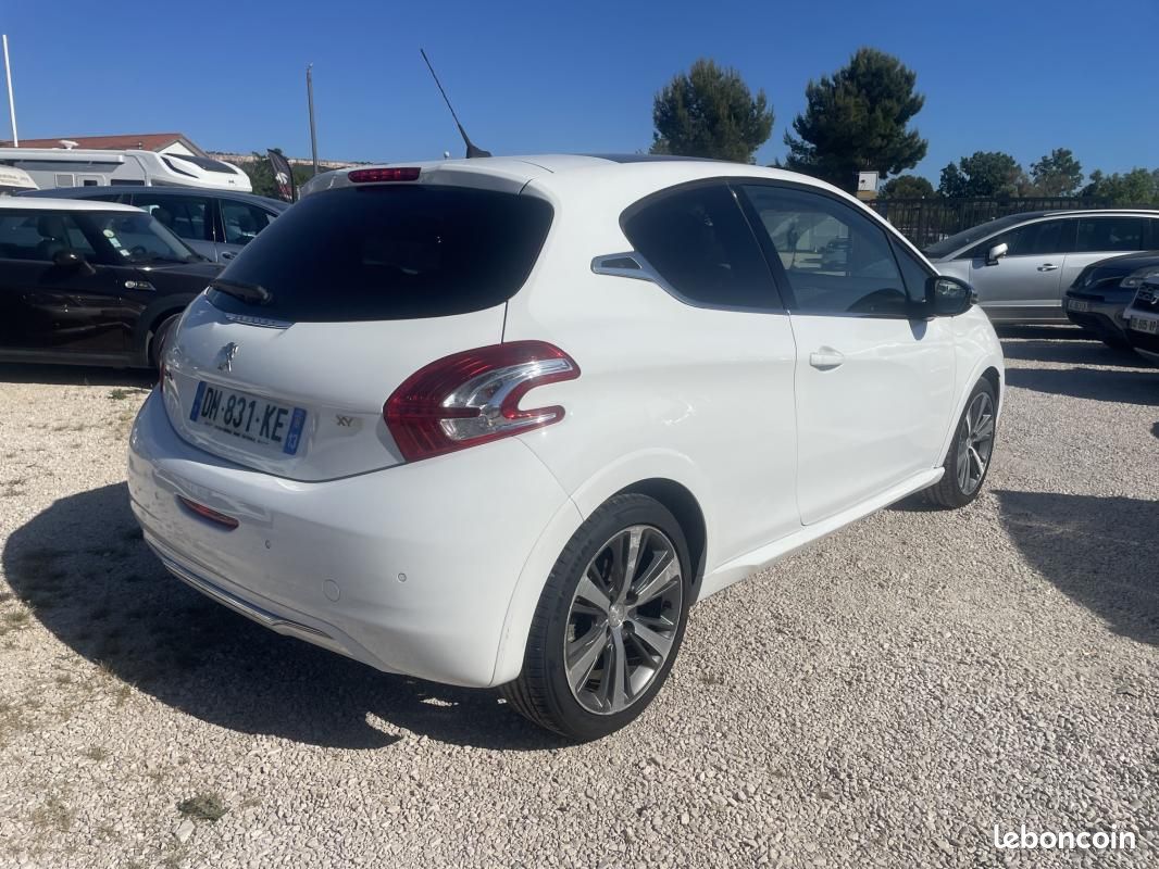Peugeot 208 SERIE LIMITEE XY (image 3)