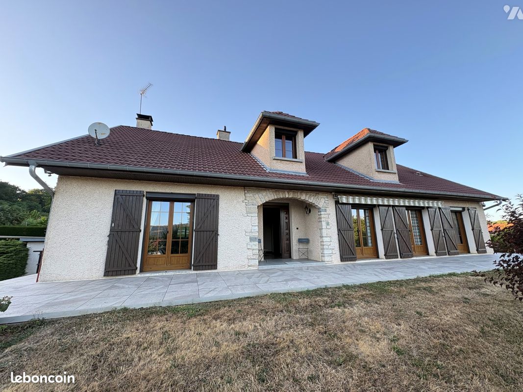 Maison 5 pièces 164 m² · à Perrouse · 164 m² · 390 000 €